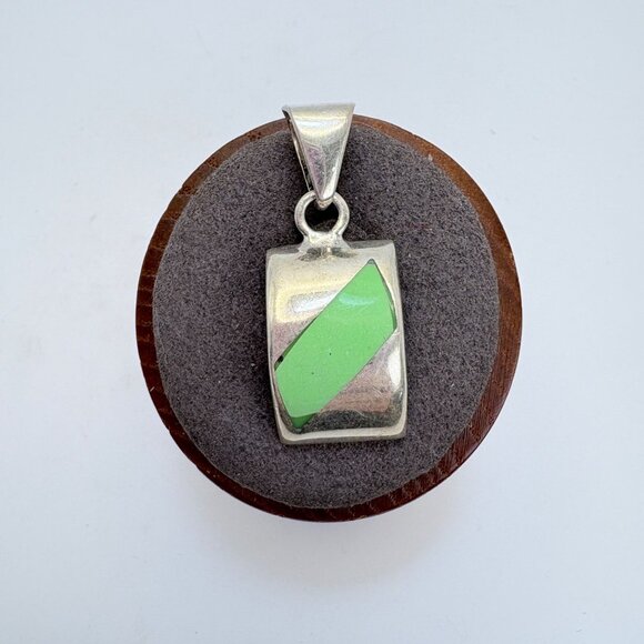VTG Solid Sterling Silver 925 Green Enamel Curved Pendant Size 1.25" Length - Picture 1 of 9